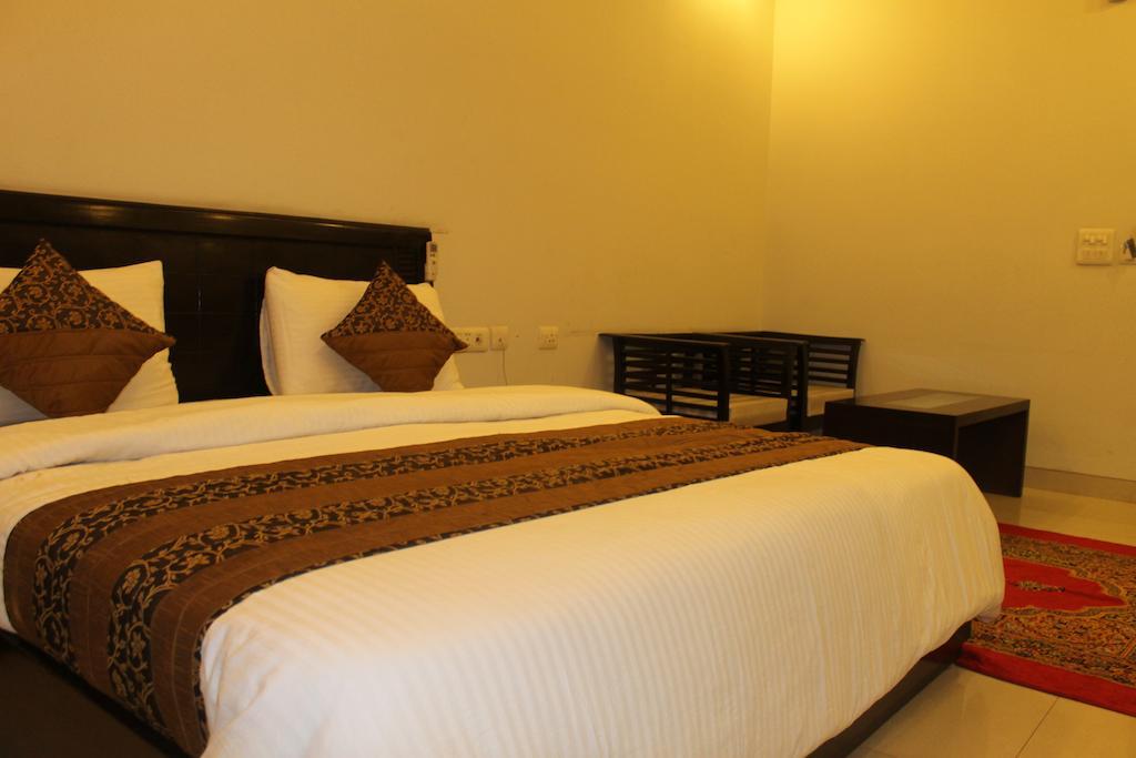 Airport Hotel Jet Inn Suites New Delhi Bagian luar foto
